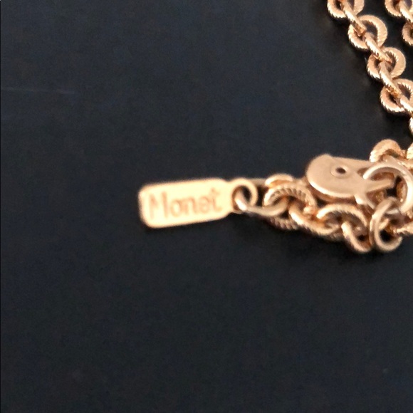 VINTAGE MONET TEARDROP NECKLACE & CLIP ON EARRINGS - Picture 13 of 14